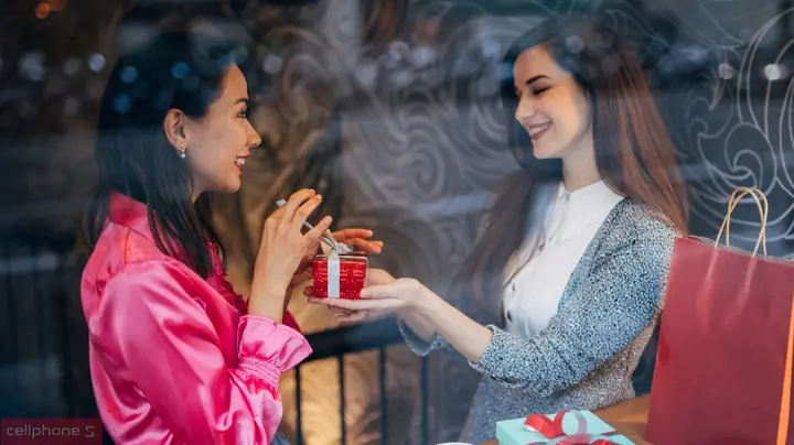 Quà 8/3 Cho Bạn Thân: Làm Sao Để Chọn Món Quà Chuẩn Nhất? Quà 8/3 Cho Bạn Thân: Làm Sao Để Chọn Món Quà Chuẩn Nhất?