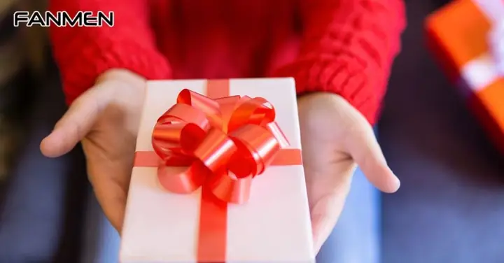Quà Cho Các Bạn Nam Trong Lớp: Nên Chọn Món Gì Cho Thú Vị, Ý Nghĩa?