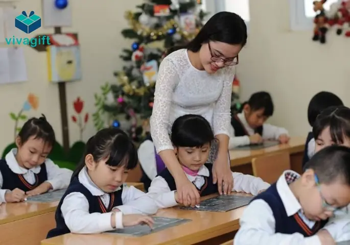Gợi Ý Quà Cho Học Sinh Tiểu Học: Chọn Sao Cho Ý Nghĩa Và Thiết Thực?