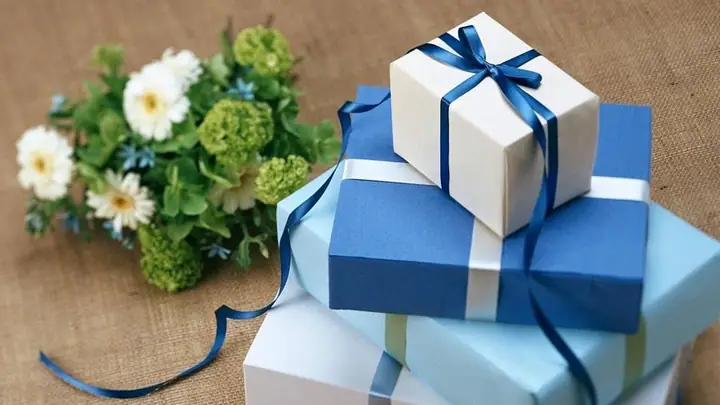 Nên Tặng Quà Gì Cho Người Sắp Về Hưu Thể Hiện Tấm Lòng?