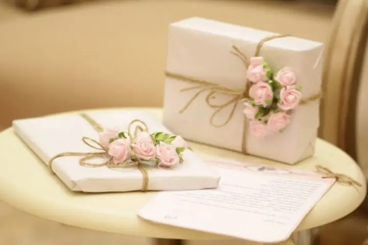quà cưới nên tặng gì