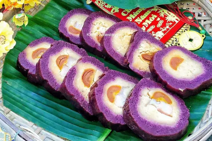 17. Bánh tét lá cẩm Cần Thơ