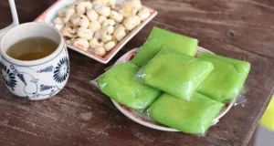 Quà Đặc Trưng Hà Nội: Khám Phá Nét Tinh Hoa Ẩm Thực & Văn Hóa Thủ Đô