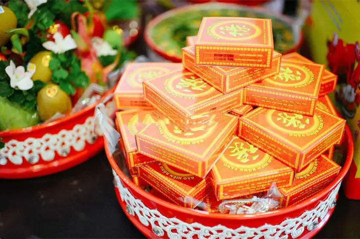 Quà Đặc Trưng Hà Nội: Khám Phá Nét Tinh Hoa Ẩm Thực & Văn Hóa Thủ Đô