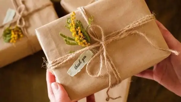 30+ Món Quà Độc Đáo Cho Bạn Gái Khiến Nàng Vỡ Oà Hạnh Phúc