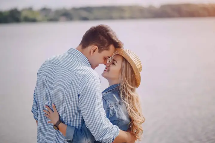 Quà Kỷ Niệm 6 Tháng Yêu Nhau: Gợi Ý Độc Đáo Ghi Dấu Tình Yêu