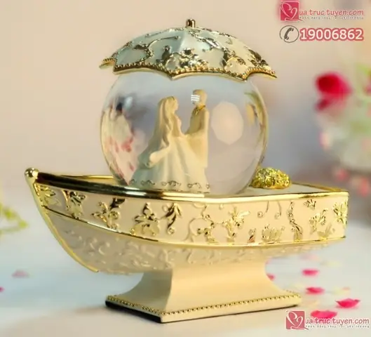 Chọn Quà Kỷ Niệm Cho Bạn Gái: Gợi Ý Độc Đáo & Ý Nghĩa