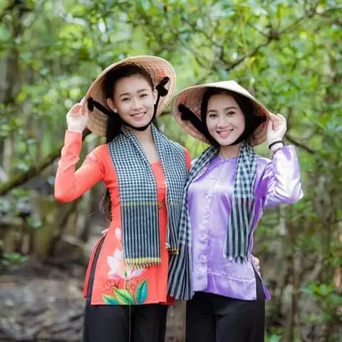 Quà Lưu Niệm Biểu Tượng Việt Nam: Nét Văn Hóa Trong Từng Món Quà
