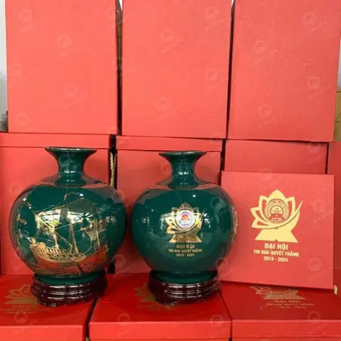 Gợi ý chọn quà lưu niệm đại hội ý nghĩa, tạo dấu ấn sâu sắc