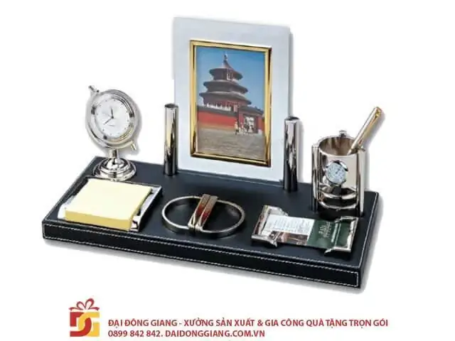 Quà lưu niệm để bàn làm việc: Ý nghĩa & Cách chọn chi tiết