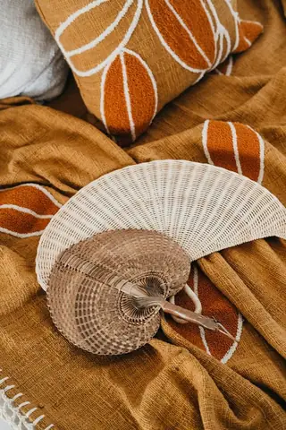 Quà Lưu Niệm Độc Lạ: Gợi Ý Ý Tưởng & Giá Trị Văn Hóa