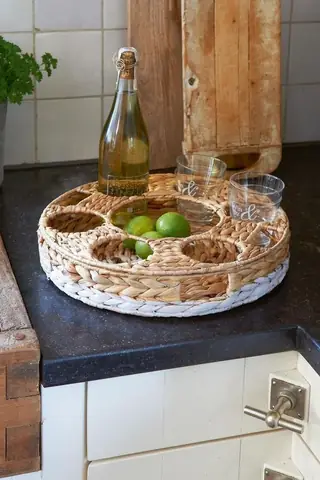 Quà Lưu Niệm Độc Lạ: Gợi Ý Ý Tưởng & Giá Trị Văn Hóa