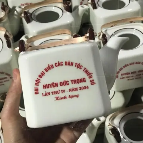 Quà Lưu Niệm Quân Đội: Hướng Dẫn Chọn Lựa Ý Nghĩa & Bền Đẹp