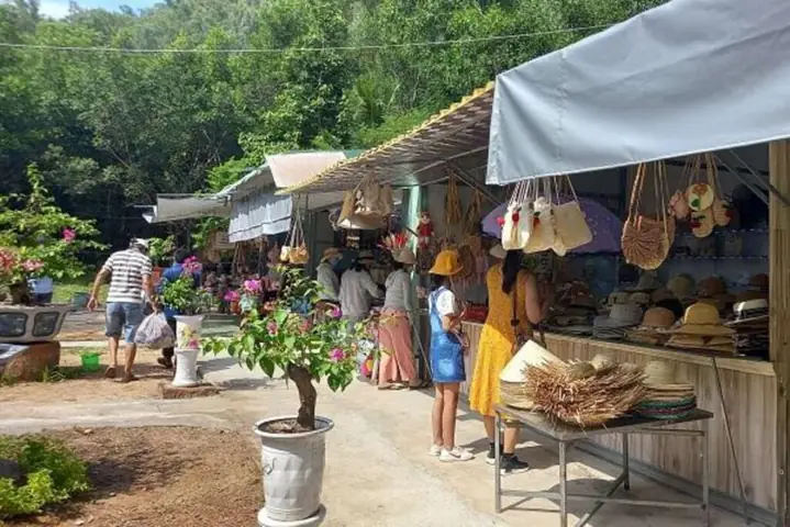 Chợ đêm, khu du lịch