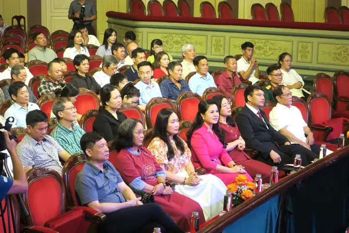 Quà Lưu Niệm Văn Phòng: Gợi Ý Độc Đáo Ghi Dấu Ấn Chuyên Nghiệp Quà Lưu Niệm Văn Phòng: Gợi Ý Độc Đáo Ghi Dấu Ấn Chuyên Nghiệp