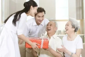 Mừng thọ nên tặng gì? Xem ngay gợi ý 15+ quà mừng thọ 90 tuổi