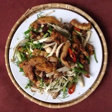 Đánh Giá Chi Tiết: Quán Ăn Ẩm Thực Quà Ngõ Nhỏ Ngõ Hàng Bột