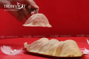 Tặng quà ra mắt mẹ chồng: Nên chọn gì để ghi điểm tinh tế?
