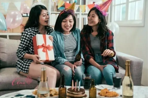 30+ Gợi Ý Quà Sinh Nhật Ấn Tượng & Ý Nghĩa Cho Mọi Đối Tượng