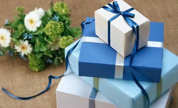 25+ Ý Tưởng Quà Sinh Nhật Cho Bạn Thân Lầy Lội: Gây Bất Ngờ & Hài Hước