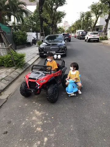 Những tiêu chí chọn quà sinh nhật cho bé trai 2 tuổi mà bố mẹ cần lưu ý