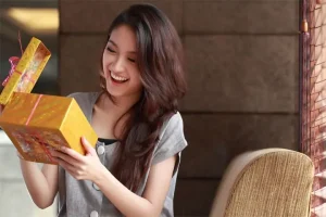 Tặng quà sinh nhật cho em gái: Chọn gì để vừa ý nghĩa, vừa bất ngờ?