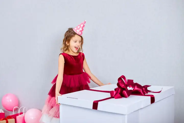 Tại sao quà sinh nhật hài hước lại "ăn khách" đến vậy?
