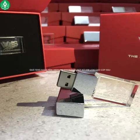 Quà Tặng Bằng Pha Lê: Review Chi Tiết USB Pha Lê In Logo Doanh Nghiệp