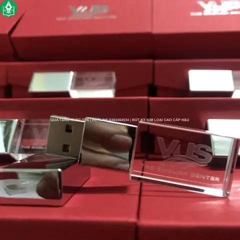 Quà Tặng Bằng Pha Lê: Review Chi Tiết USB Pha Lê In Logo Doanh Nghiệp
