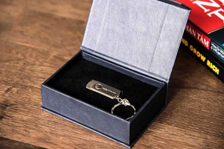 Cách Chọn Và Gợi Ý **Quà Tặng Chia Tay Cô Giáo** Thật Ý Nghĩa
