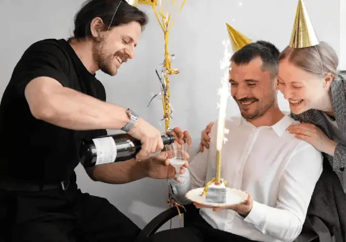 Gợi ý quà tặng cho khách du lịch nước ngoài ý nghĩa và độc đáo