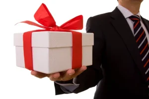 Quà Tặng Có Chịu Thuế TNCN Không? Giải Đáp Chi Tiết Cho Doanh Nghiệp