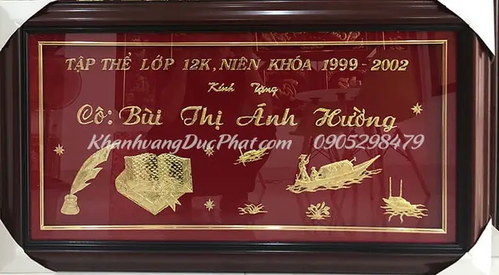 Quà tặng cô giáo cũ: Nên chọn gì để bày tỏ lòng biết ơn?