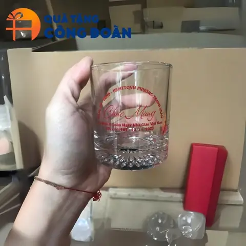 Quà Tặng Cốc Thủy Tinh: Hướng Dẫn Chọn Và Ý Nghĩa Đặc Biệt Quà Tặng Cốc Thủy Tinh: Hướng Dẫn Chọn Và Ý Nghĩa Đặc Biệt
