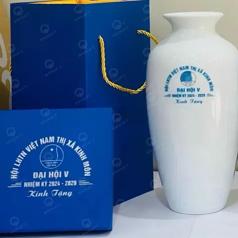 Quà Tặng Đại Hội Hội LHTN: Cẩm Nang Lựa Chọn Vừa Ý Nghĩa Vừa Thiết Thực