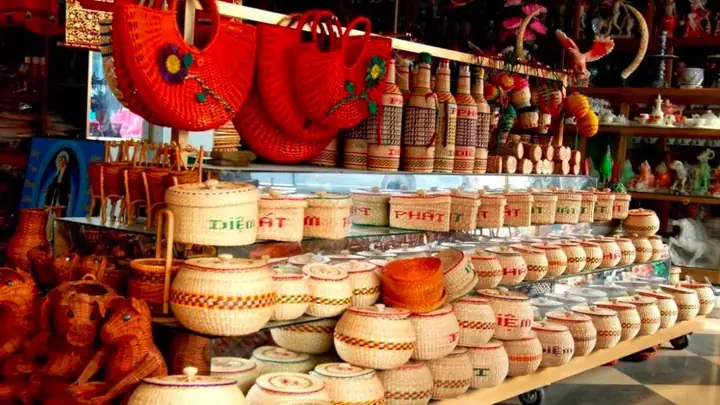 Khám phá Quà Tặng Đậm Chất Việt Nam: Hướng Dẫn Lựa Chọn Ấn Tượng