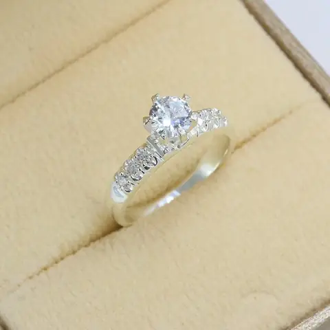 Gợi Ý Quà Tặng Đính Hôn Cho Bạn Thân Ý Nghĩa & Tinh Tế