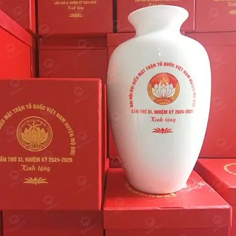 Lọ hoa sứ in logo quà tặng đại hội