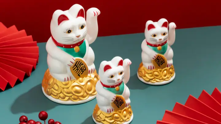 1. Mèo thần tài vẫy tay