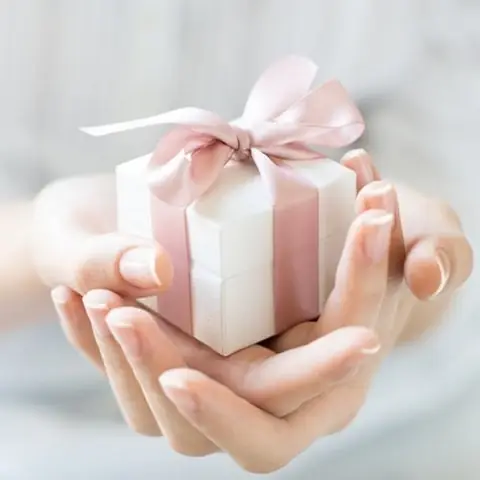 30+ Gợi Ý Quà Tặng Kỷ Niệm 40 Năm Ngày Cưới Đầy Ý Nghĩa