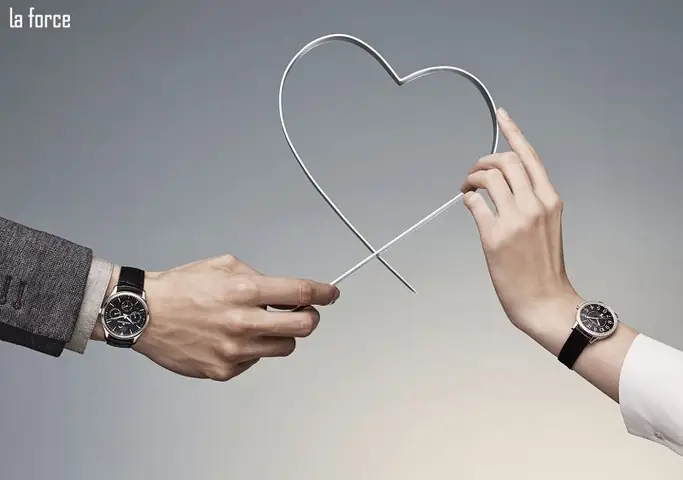 3. Mua đồng hồ đôi tặng bố mẹ