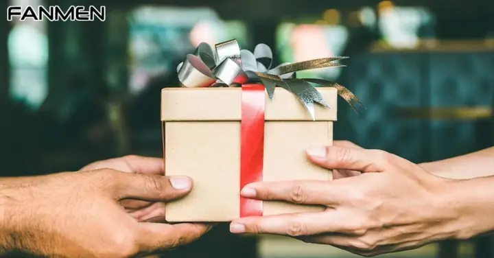 Chọn Quà Tặng Lưu Niệm Cho Nam: Hướng Dẫn Chi Tiết