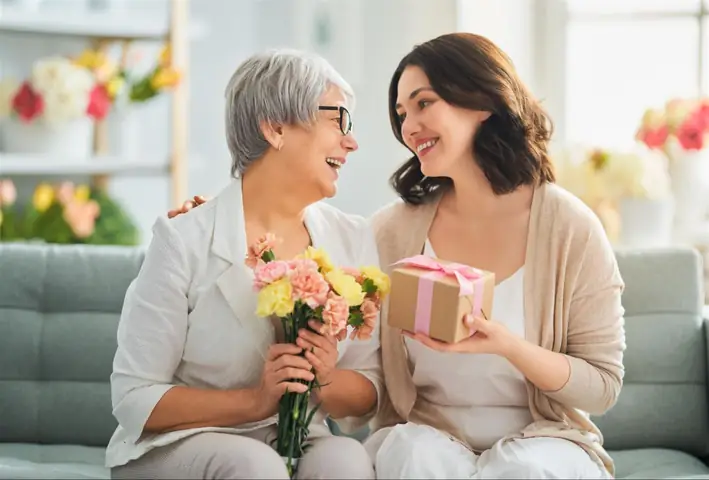 Quà Tặng Mẹ Chồng Hàn Quốc: Chọn Sao Cho Hợp Lòng?