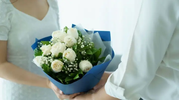 Các Gợi Ý Quà Tặng Mùa Đông Cho Bạn Gái Ấm Áp Và Ý Nghĩa Nhất