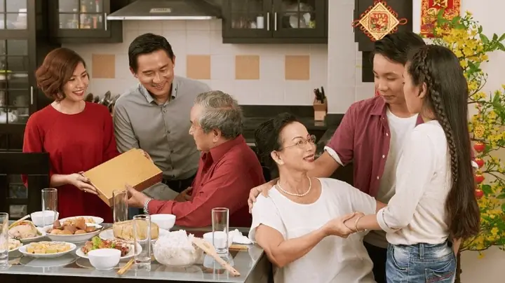 Gợi Ý Quà Tặng Mùa Vu Lan Ý Nghĩa & Thiết Thực Cho Cha Mẹ