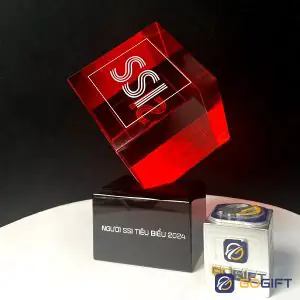 CÃºp thiáº¿t káº¿ vinh danh nhÃ¢n viÃªn SSI