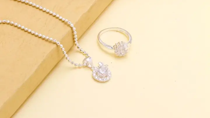 Quà Tặng Noel Cho Phụ Nữ: Hơn 50 Gợi Ý Ấn Tượng, Tinh Tế