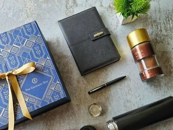 Gợi Ý Quà Tặng Sếp Cuối Năm Ý Nghĩa & Tinh Tế Nhất