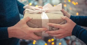 Quà tặng sinh nhật cho nàng: Hướng dẫn chọn quà ý nghĩa