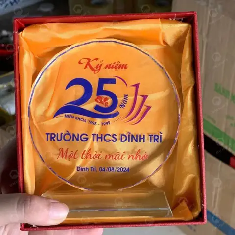 Kỷ niệm chương kỷ niệm ra trường 25 năm